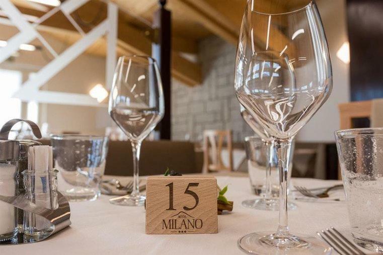 Hotel Milano Tione di Trento Buitenkant foto